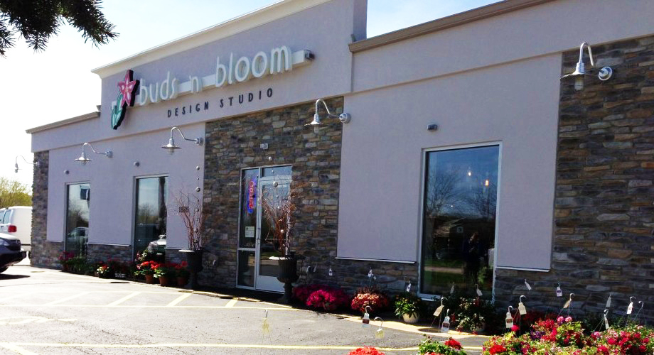 https://budsnbloom.wedding/wp-content/uploads/2017/11/buds-n-bloom-De-Pere-Wisconsin-Floral-Studio-specializing-in-luxury-weddings-and-events.jpg